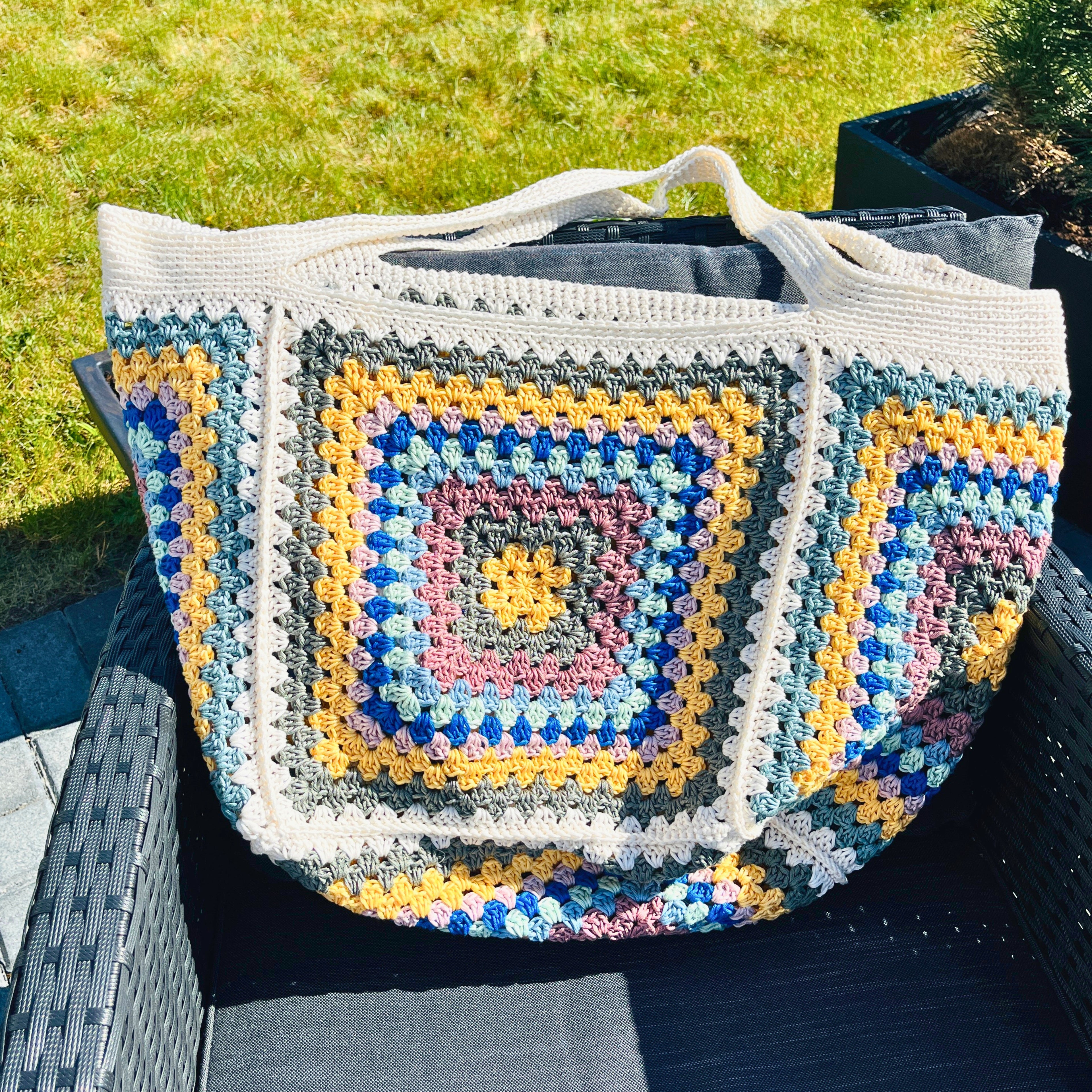 Granny Square Weekender Bag Crochet Pattern PDF | Easy Beginner Beach Market Tote Bag
